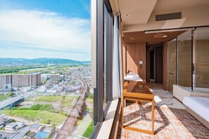Premium bedding, down duvets, in-room safe, blackout curtains - Candeo Hotels Osaka Hirakata (Hirakata)