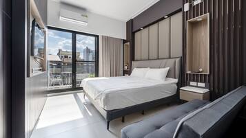 Doppelzimmer, Balkon | Schreibtisch, Verdunkelungsvorhänge, schallisolierte Zimmer, Bettwäsche