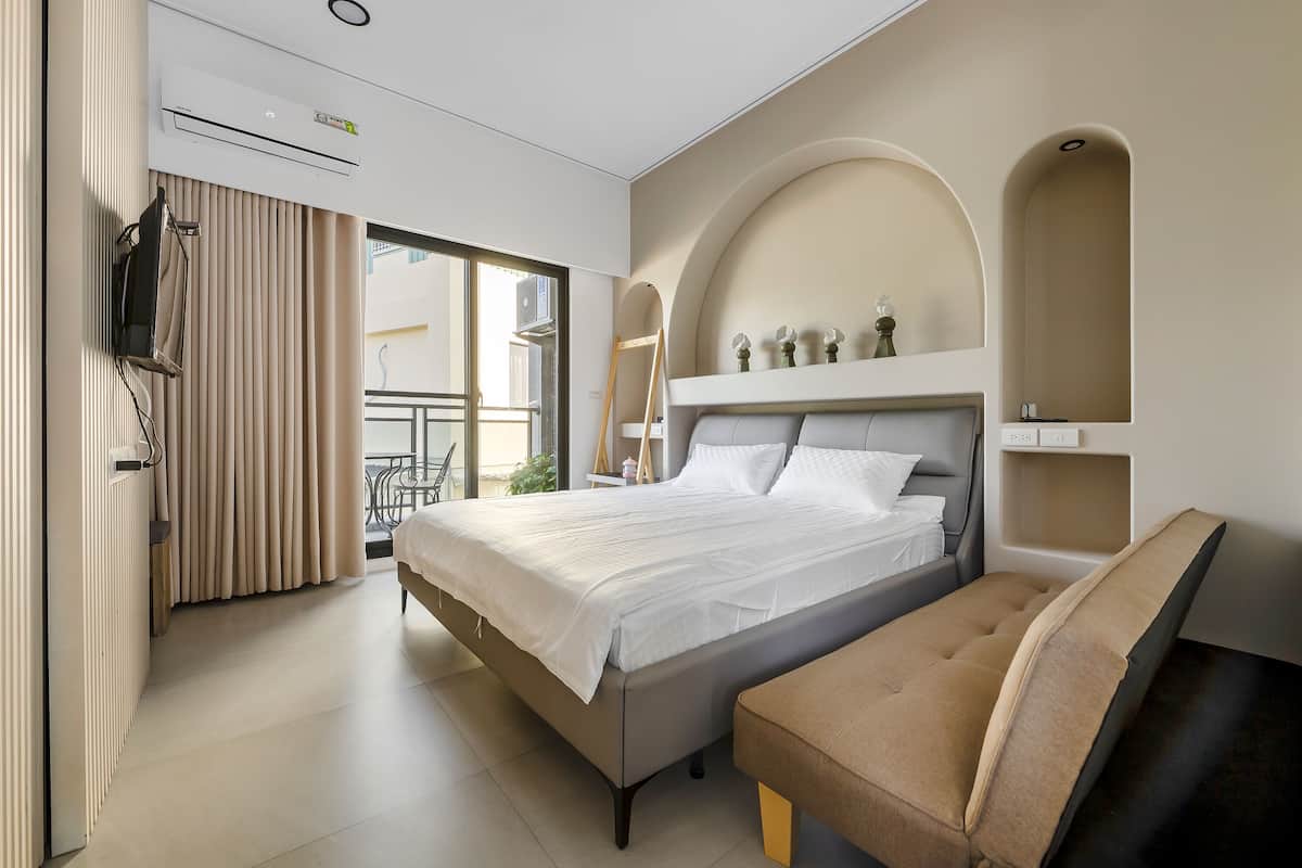Kamar, balkon | Meja kerja, tirai kedap cahaya, kedap suara, dan seprai linen