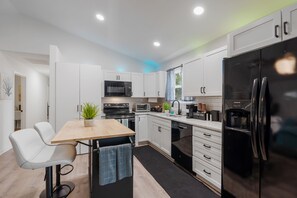 Private kitchen - Newly Renovated 4BR Beach Retreat: Walk to beach,Games, Pet Friendly, Near DT (St. Augustine)