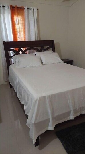 3 dormitorios, tabla de planchar con plancha, wifi gratis y ropa de cama