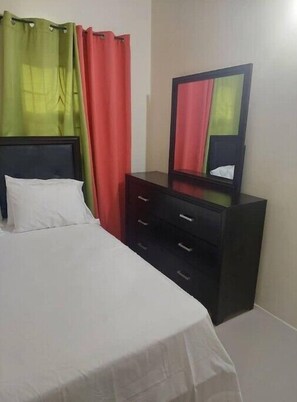 3 chambres, fer et planche à repasser, Wi-Fi gratuit, draps fournis