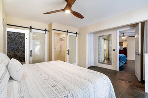 4 slaapkamers, een strijkplank/strijkijzer, wifi, beddengoed
