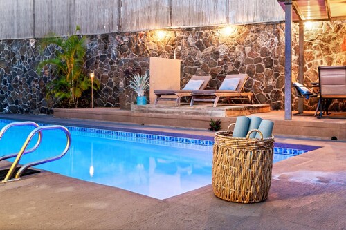 Luxurious Makai Villa with Pool and Ocean Views