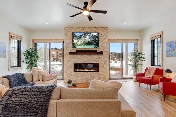 Téléviseur connecté, foyer, jeux vidéo, sélection de musique