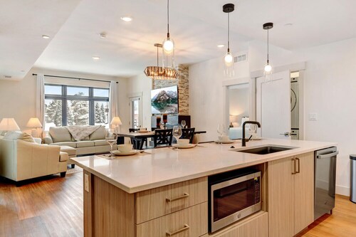 Downtown WP Condo 3203 I Hot Tub I AC I Views I Gas Firepit I Bunk Room I Discounted Attractions