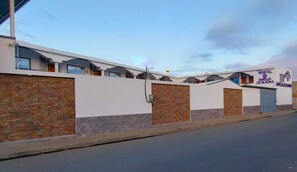 Front of property - Hostal Amelia de la Rosa (Manta)