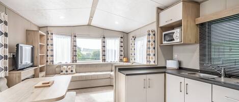 Fridge, oven, stovetop, toaster