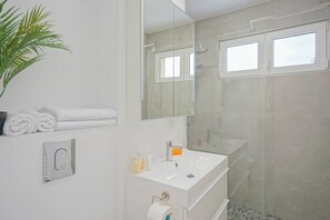 Hair dryer, towels - Mountain Hideaway w. Netflix and Mountain View (Brașov)