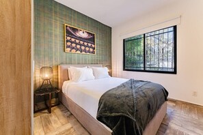 1 slaapkamer, een strijkplank/strijkijzer, wifi, beddengoed