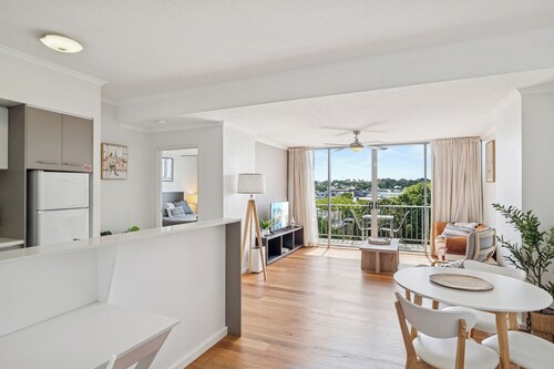 Central Plaza  #423 - 1 bed Apt