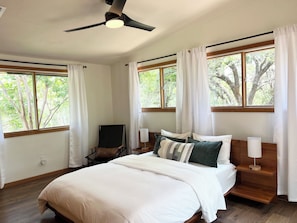 3 habitaciones, tabla de planchar con plancha y cuna de viaje 