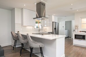Private kitchen - The Oak Tree Oasis - Huge, 2 Primary Suites, Fenced Yard, Luxury Updates! (Mableton)