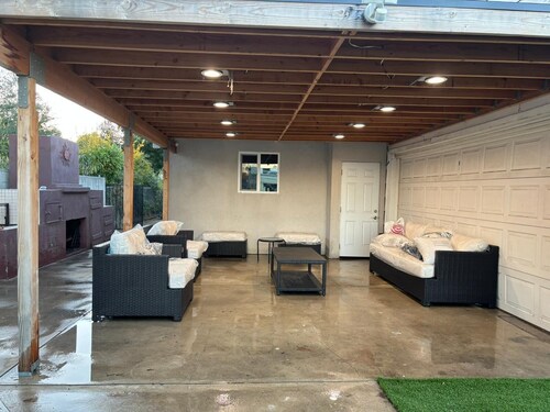 Private oasis near Reseda, Big Yard, Netflix/Prime, Close to Park and Mall