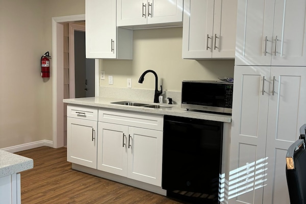 Réfrigérateur, micro-ondes, four, lave-vaisselle