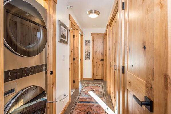 Interior - Remodeled, cozy condo near Big Sky Resort! (Big Sky)