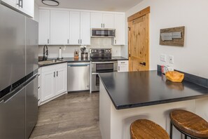 Fridge, microwave, oven, stovetop - Remodeled, cozy condo near Big Sky Resort! (Big Sky)