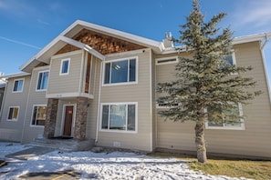 Exterior - Remodeled, cozy condo near Big Sky Resort! (Big Sky)