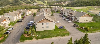 Remodeled, cozy condo near Big Sky Resort!