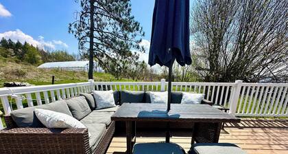 Stunning Lake Views! Country Side Retreat