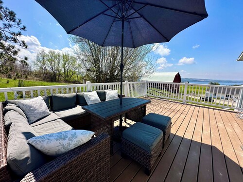 Stunning Lake Views! Country Side Retreat