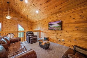 Smart-TV, Kamin, Bücher