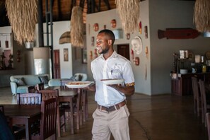 Dining - Thornicroft Lodge (South Luangwa National Park)