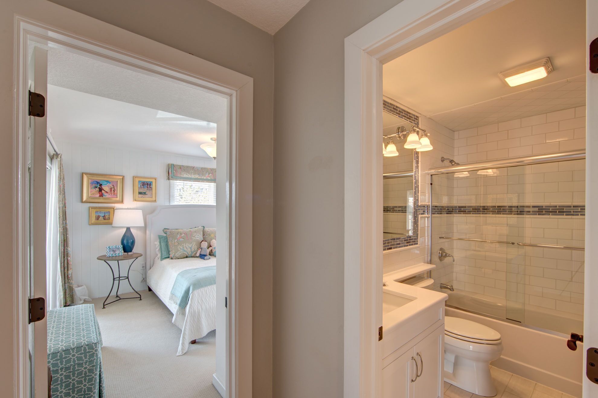Hall Bath - Mid Level
