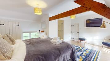 2 Schlafzimmer, BĂŒgeleisen/BĂŒgelbrett, Internetzugang, BettwĂ€sche