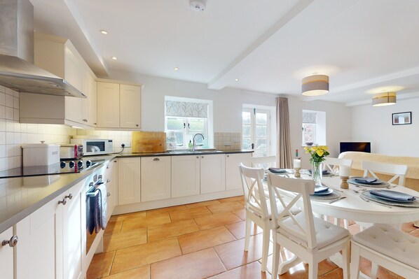 Mikrobølgeovn, ovn og oppvaskmaskin