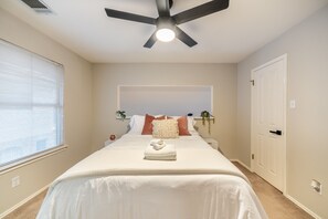 5 Schlafzimmer, Zimmersafe, Schreibtisch, Bügeleisen/Bügelbrett
