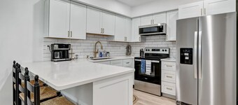 Beautifully Remodeled Townhouse Steps from the Shore – Pool & Garage Included