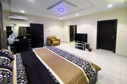 5 Bed Penthouse Sleeps 10 - All Ensuite - Garden