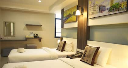 We resident Hotel