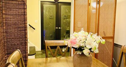 5 BR 3 BATH Naperville Downtown with Wi-fi Desk, Near HighwayTrainStation