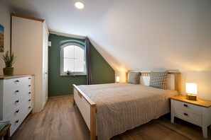 4 Schlafzimmer, Zimmersafe, Bügeleisen/Bügelbrett, WLAN