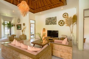 Living area - Renewal 3bed family pool Villa,5 minutes to the Karang Beach Sanur (Bali)