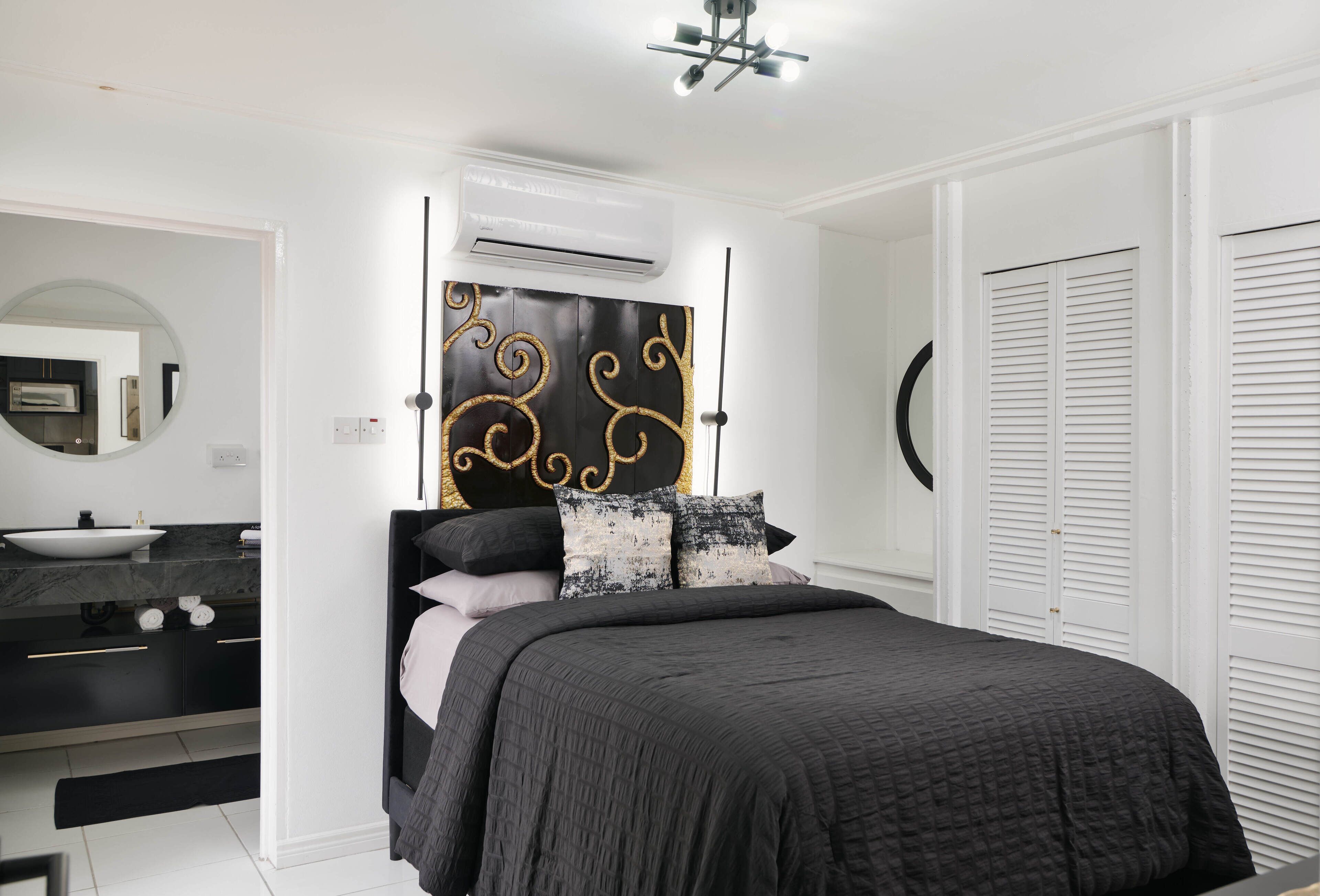 1 soverom, skrivebord, strykejern/-brett og wi-fi (inkludert)