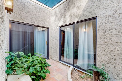 Sunny home with outdoor pool, hot tub, private patio, grill, streaming, W/D, AC