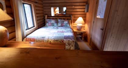 Two-story woodland cabin with firepit, near Flathead Lake & Glacier