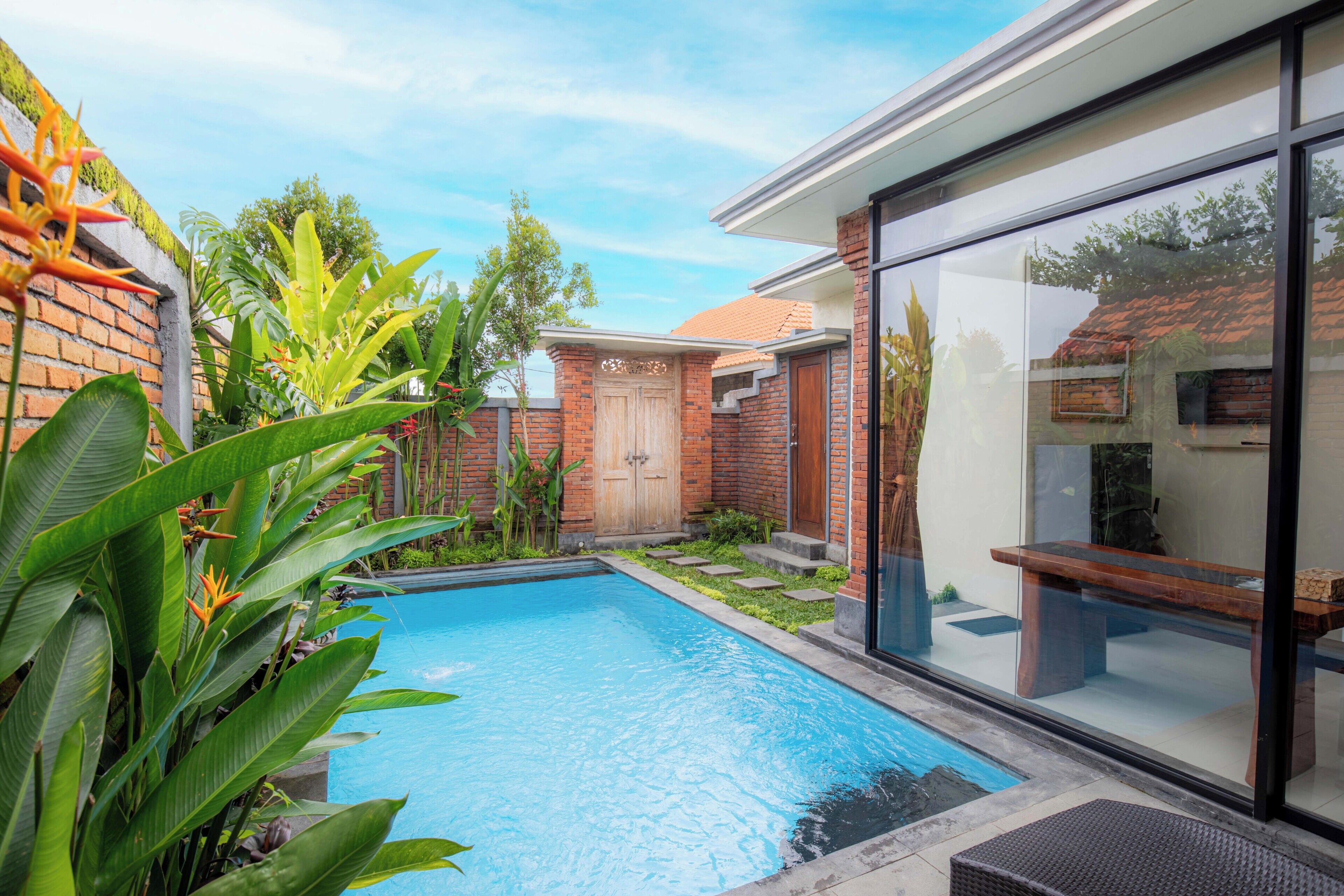 2 albercas al aire libre 