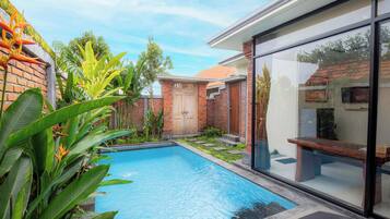 2 kolam renang outdoor