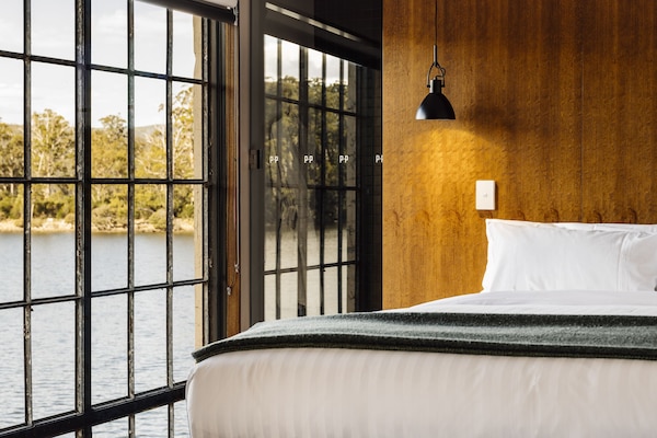 Pumphouse Middle Floor | Lake view