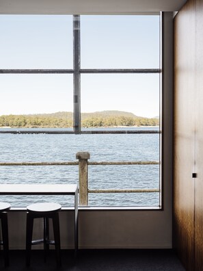Zimmer, Erdgeschoss (Pumphouse) | Blick auf den See