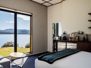 Standard Room, Lake View | Free minibar items, free WiFi, bed sheets - Pumphouse Point (Lake St. Clair)