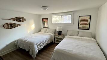 3 bedrooms, desk, iron/ironing board, free WiFi