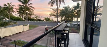 Welcome to La Mer Moor Beachfront Unit.