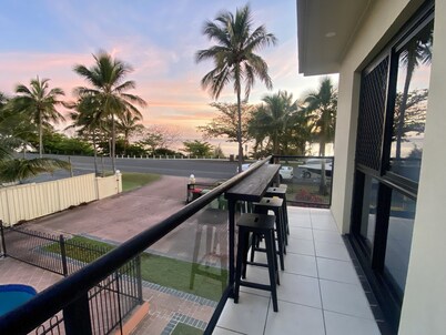 Welcome to La Mer Moor Beachfront Unit.