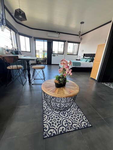 Oasis Loft 5min from SJO airport cozy and comfy fully equipment  down town A/C