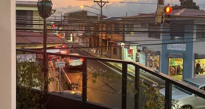 Oasis Loft 5min from SJO airport cozy and comfy fully equipment down town A/C